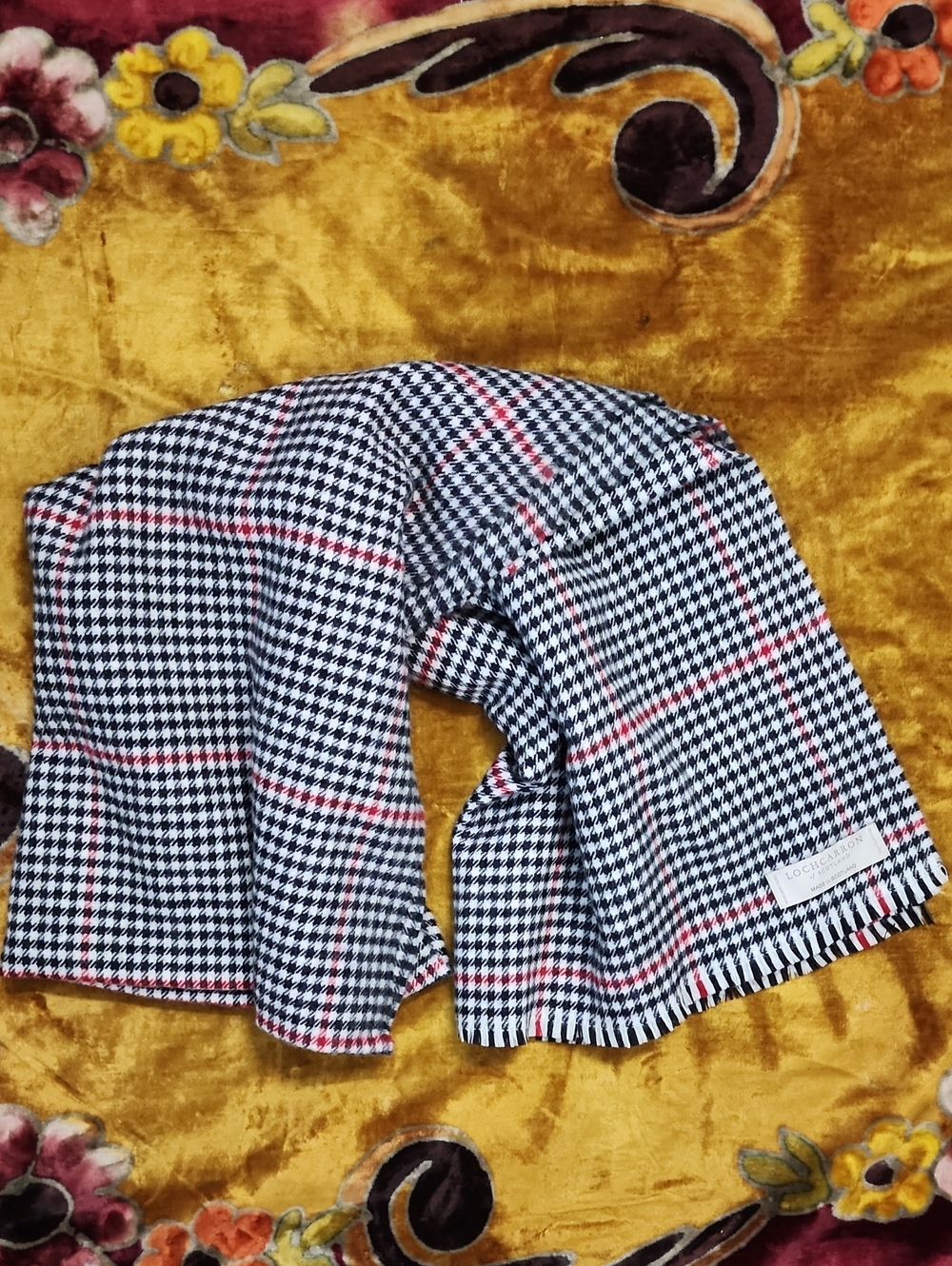 100% Lambswool Scottish Houndstooth Check Scarf with Red Windowpane Accent